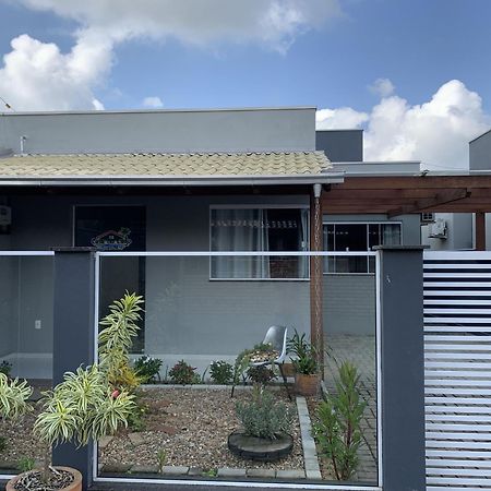 Casa Do Lago - Condominio De Casas Para Aluguel Diario E De Temporada 佩尼亚 外观 照片